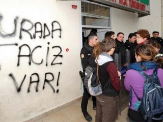 Rezillik Diz Boyu! "Hamam Karma" Dediler...