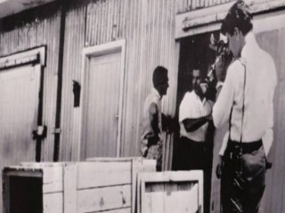 Kendini Kargoyla Postaladı