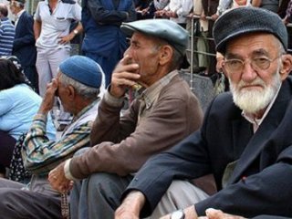 Bakan'a Göre Emekli Yaşıyor