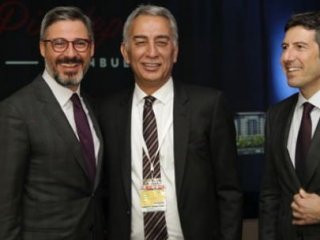 Ünlü İşadamının Saçını Beyazlatan 3 Sebep