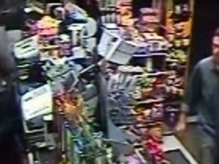 "Bizi Zehirliyorsunuz" Dedi, Bıçakladı