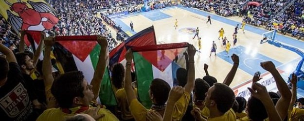 İsrail'e Rağmen Filistin Bayrağı Açtılar!