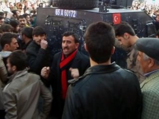 Linç Etmek İçin Toplandılar!