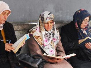 Çocuklar Sınavda, Anneler Duada