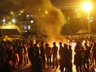 Hakkari'de ilk Nevruz ateşi yakıldı