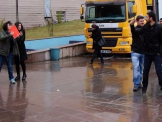 Üniversitede Gergin Anlar!