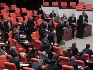 O Bakan Hakkındaki Gensoru Reddedildi!