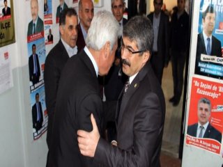 AK Parti'li ve CHP'li Başkanlar Kucaklaştı