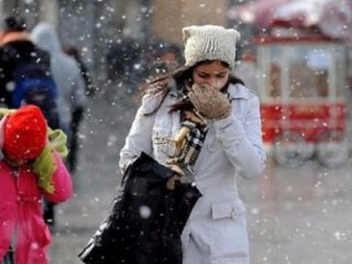 İstanbul Sabaha Kar Yağışıyla Uyandı