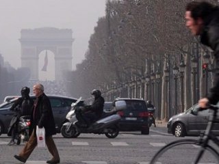 Paris'te Hava Kirliliği Alarmı
