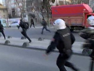 Üniversitede Bıçaklı Sopalı Kavga!