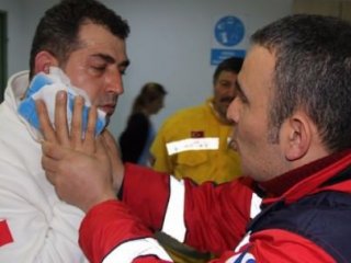 Doktoru Bıçakladı, Şöförün Yüzünü Isırdı!