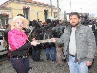 Taksim'de İbrahim Tatlıses için Kur'an-ı Kerim Dağıtıldı