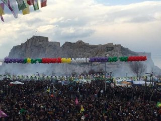 Van'da Nevruz Töreninde Olay Çıktı