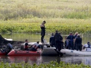 Uçak Yanarak Nehre Düştü