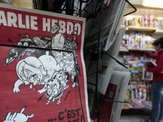 Charlie Hebdo'cular  Para Kavgasına Girdi!