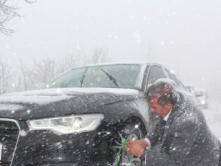 Kar Yağışı Sürücülere Zorlu Anlar Yaşattı