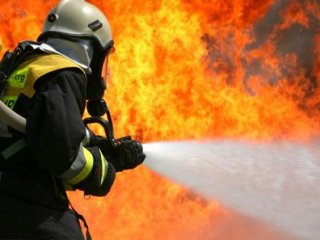 Fabrika Yangınına Müdahale Sırasında Bir İtfaiye Eri Öldü