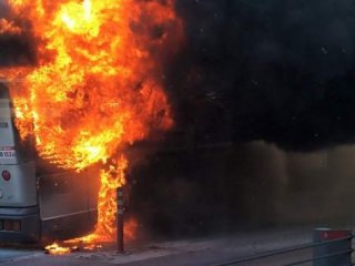 Metrobüs Alev Alev Yandı!