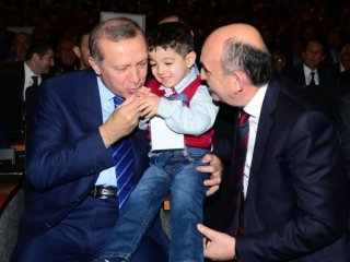 Erdoğan'ın Kucağındaki Minik  Bakın Kimin Oğlu Çıktı?