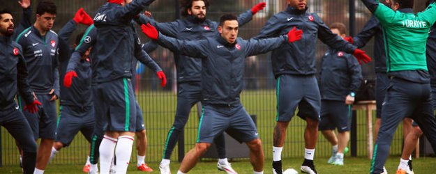 Van Hooijdonk En Çok Ondan Çekiniyor