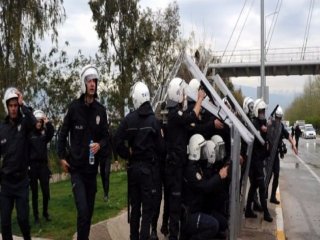 Akdeniz Üniversitesi'nde Gerginlik