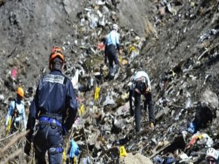 Alpler'e Çakılan Uçakta Saniye Saniye Yaşananlar