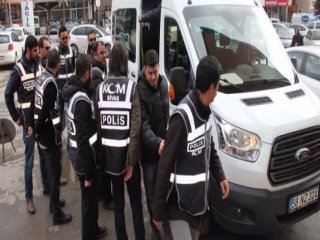 'Yasa Dışı Dinleme'de 5 Polis Tutuklandı