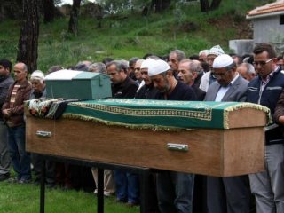 Anne ve Bebeği Aynı Mezara Defnedildi