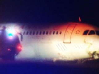 Pilot Fenalaşınca Uçağı Yolcu İndirdi