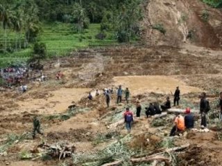 Toprak Kayması 10 Kişinin Canını Aldı