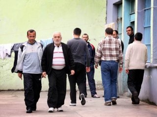 Cezaevleri Taştı