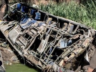 Otobüs Uçuruma Yuvarlandı: 21 Ölü