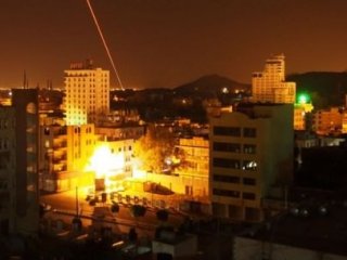 Yemen'de Göçmen Kampı Vuruldu