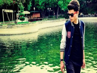 Rock’çı imamdan sonra manken öğretmen