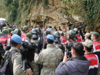 Köylüleri Teröristin Cenazesini İstemedi!