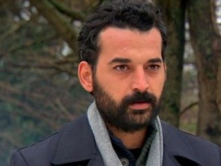 Babasını öldüren ünlü oyuncu tutuklandı