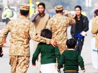 Pakistan'da Silahlı Saldırı: 10 Ölü