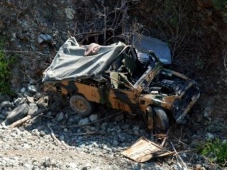 Bingöl'de Askeri Araç Devrildi