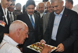 Bakan havalimanı açtı!