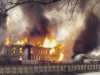 Sabah Namazında Cami Yandı