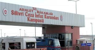 Silivri'deki duruşma salonlarının önü boş kaldı