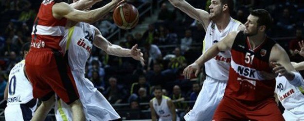 Fenerbahçe Zirveyi Korudu