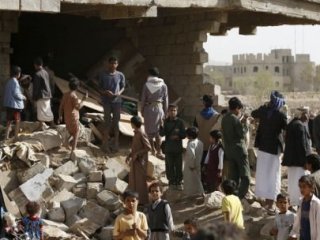 Bomba Eve İsabet Etti, Aile Yok Oldu