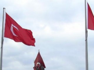 Yıldızsız Türk Bayrağı Tepki Çekti