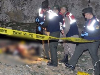 Yol Kenarında 2 Erkek Cesedi Bulundu