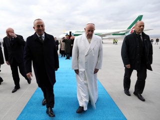 Milli Gazete: Papa Da Aldattı