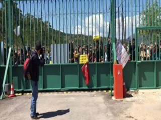 Mersin Karıştı! Açılışa Katılanlar Alıkonuldu