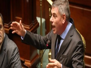 Domuz Herif Yollayacak Parayı Bulamadı