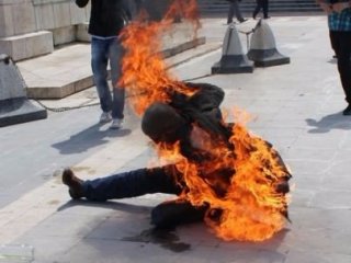 Borcu Yüzünden Kendini Yaktı!